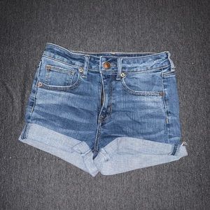 High waist cuffed shorts